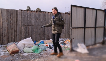 В Улан-Удэ дворы на ул. Краснодонская утопают в мусоре