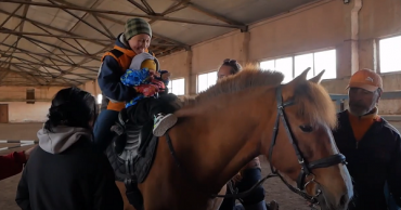 Как лошади исцеляют детей: иппотерапия в Улан-Удэ 